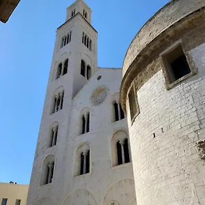 Landlord 8 - Finestra Sulla Cattedrale Bari